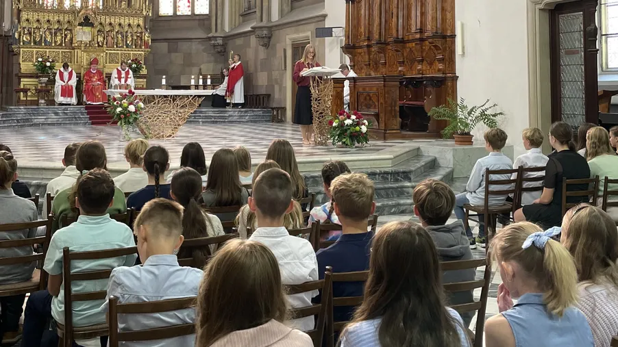 Společným slavením mše svaté zahájily církevní školy v diecézi nový školní rok
